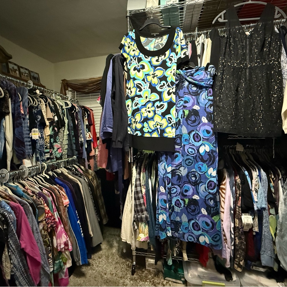 Live show Random closet clean out items1-9999